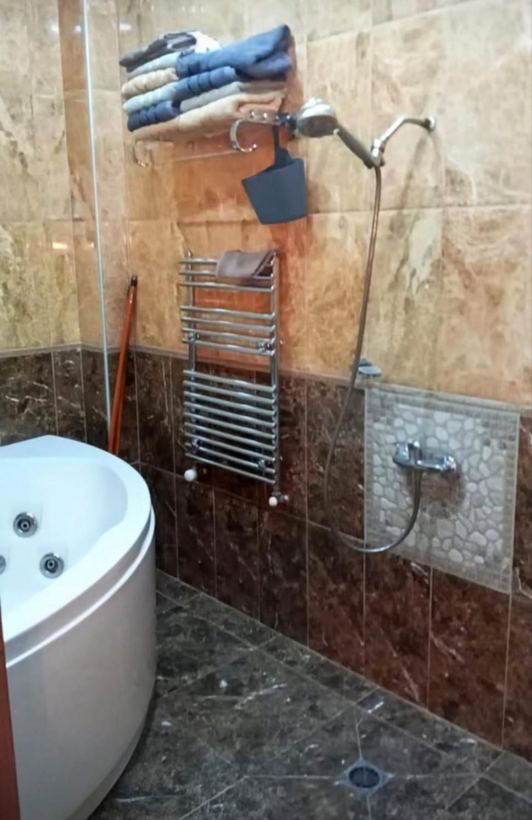 Gio Appartement Batoemi Buitenkant foto