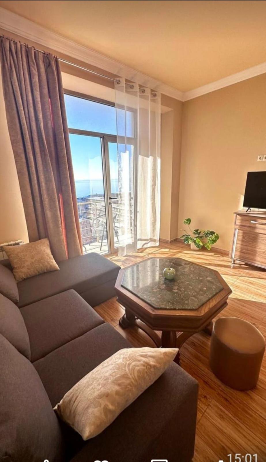 Gio Appartement Batoemi Buitenkant foto
