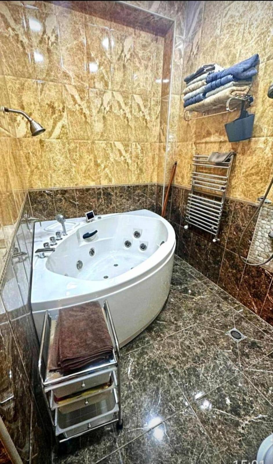 Gio Appartement Batoemi Buitenkant foto